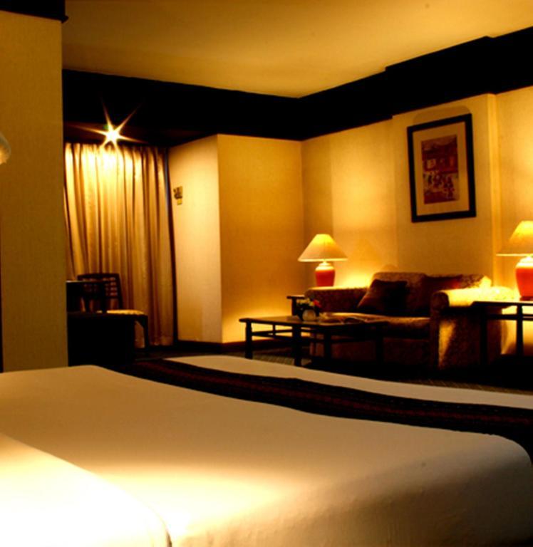 Thapaeplacehotel Chiang Mai Zimmer foto