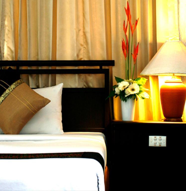 Thapaeplacehotel Chiang Mai Zimmer foto